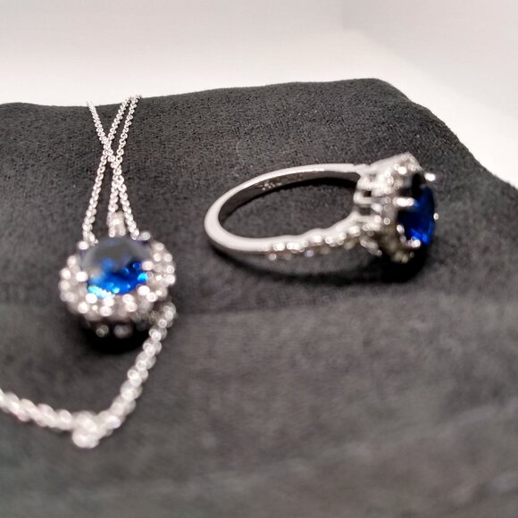 Beautifull   sapphire suite! - Picture 6 of 11